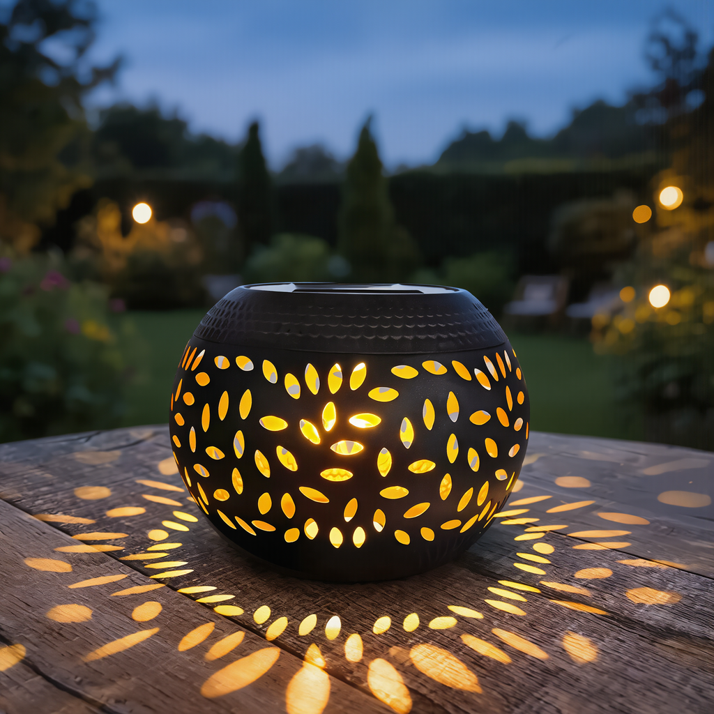 Lumopattern Solar Garden Light | Decorative Metal Outdoor Lamp