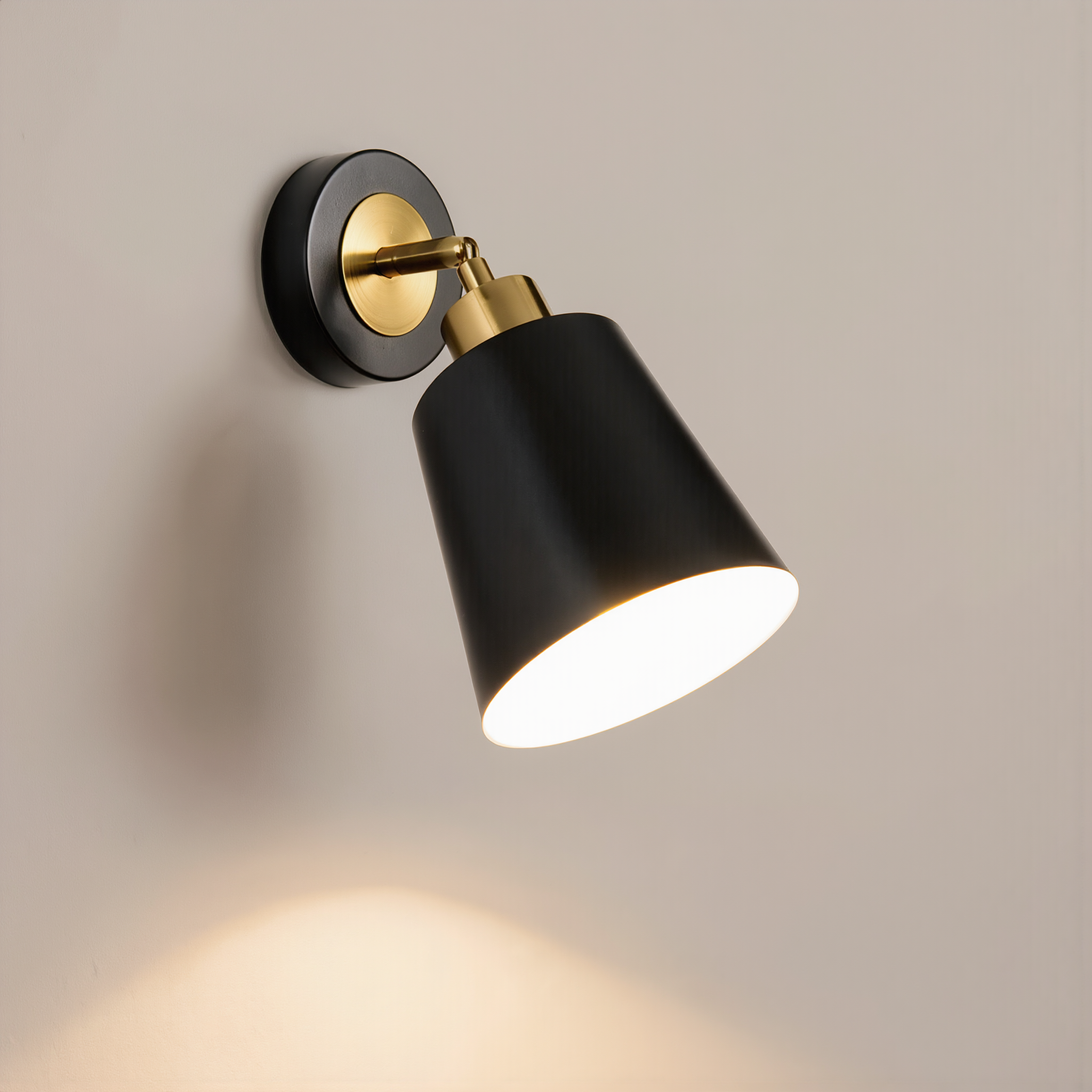 Modern Metal Wall Sconce Light - lifestyle