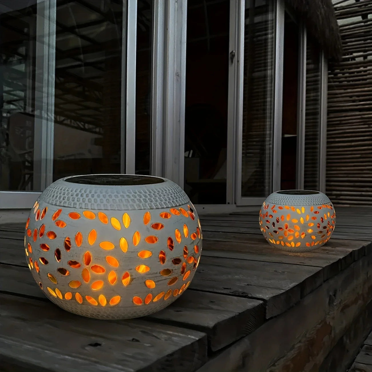 Solar LED Garden Lantern - Elegant Metal lantern solar Powered Lamp Waterproof Shadow Projection for Outdoor Garden Patio Light